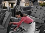 Chrysler Town & Country 2005 года